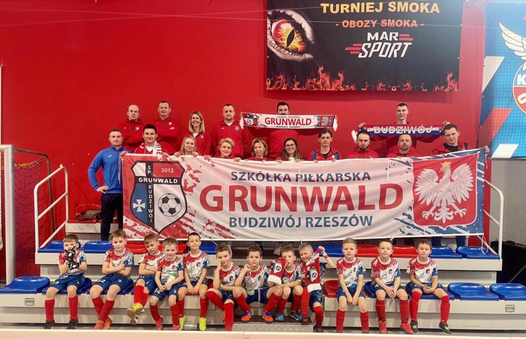 Rodzice i zawodnicy Grunwaldu Budziwój Rzeszów na turnieju w Krakowie