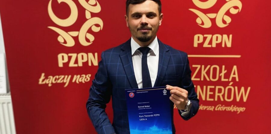 Trener Konrad Bober z licencją UEFA A!