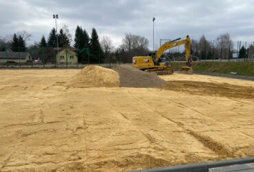 Trwa remont stadionu i budowa sztucznego boiska!