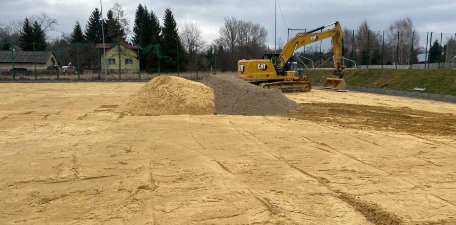Trwa remont stadionu i budowa sztucznego boiska!
