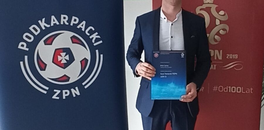 Trener Artur Larwa z licencją trenerską UEFA B!