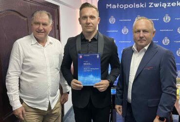 Trener Kacper Ząbroń z licencją UEFA B Youth!