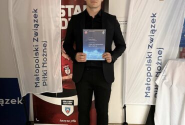 Trener Kacper Ząbroń z licencją UEFA B Youth!