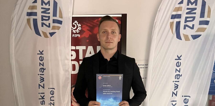 Trener Kacper Ząbroń z licencją UEFA B Youth!