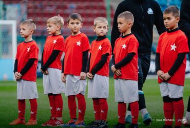 Chłopcy z Grunwaldu eskortowali zawodników Wisły Kraków!